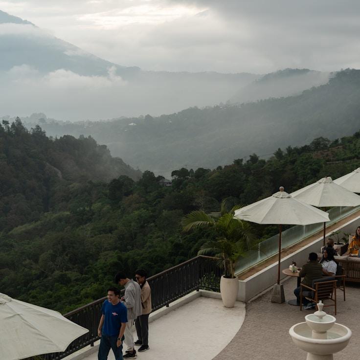 Family terraces and cafés for calm evenings in Toronto